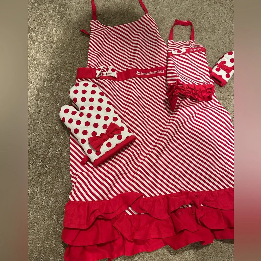American Girl Doll Matching Red and White Striped Apron Set with Polka Dot Mitts - Picture 4 of 5